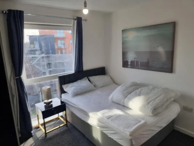 Impeccable 2-bed Apartment in Salford