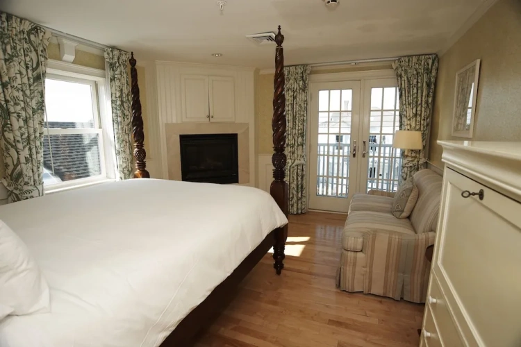 Standard Double room with balcony and with city view