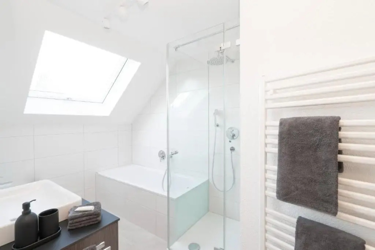 Haus4Zimmer mit Seeblick - einfacher Luxus, pur