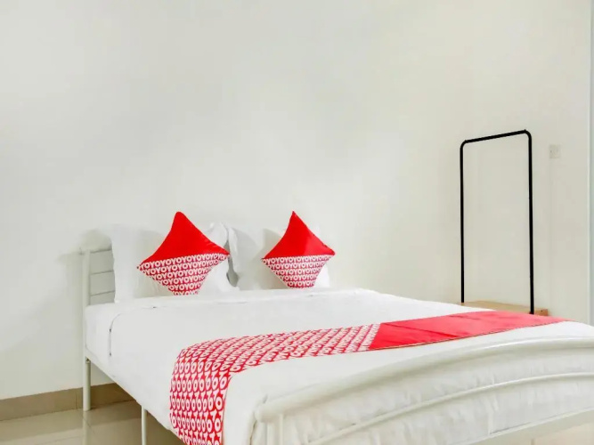 OYO 3512 Golden White House