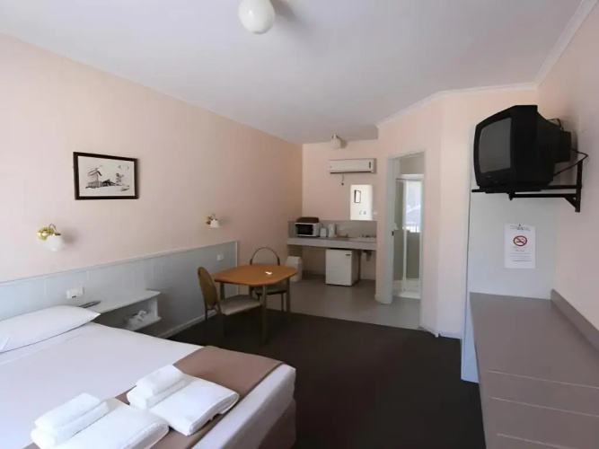 Lazy River Motor Inn