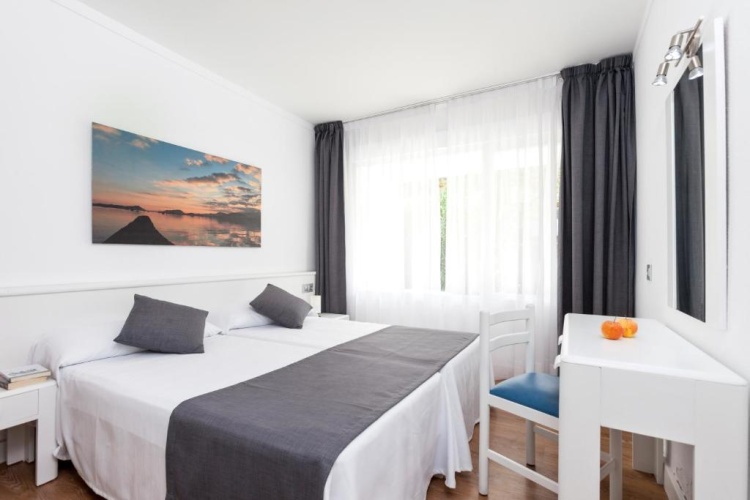 2 Bedrooms Apartment