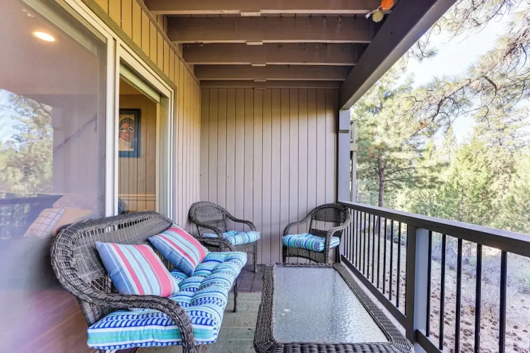 19 Mi to Mt Bachelor Ski Resort: Condo w/ Grill