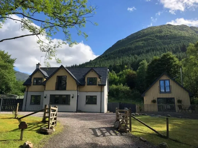 2 Bedrooms Cottage