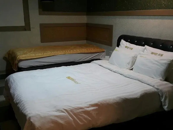 Q Motel