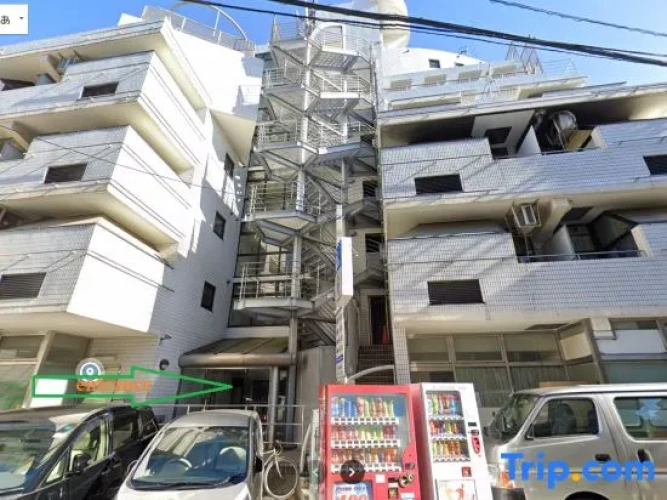 2 stops to Shinjuku, 7 minutes to train station, for families and couples, close to Tokyo City Hall