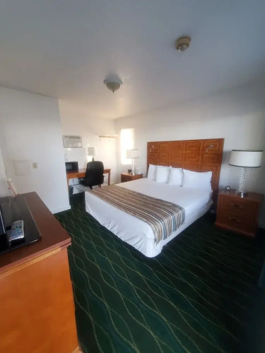 Bayview Lakefront Motel