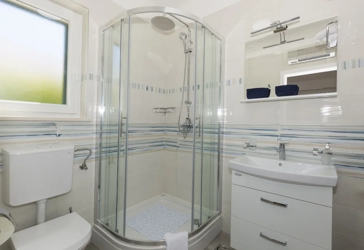4 Bedrooms Villa