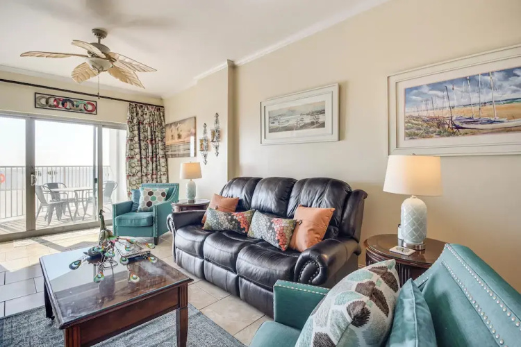 Beachfront Condo w/ Pool Access in Biloxi!