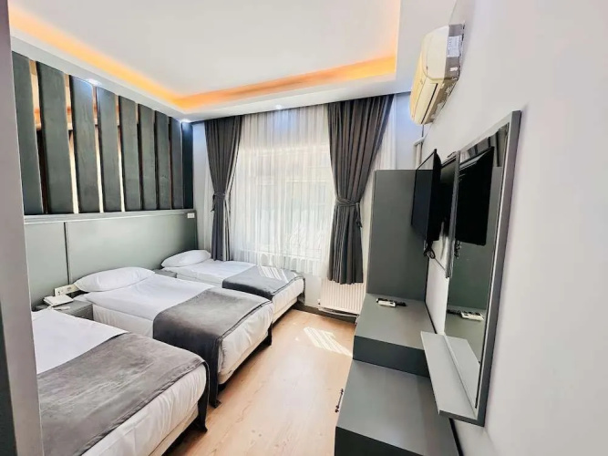 Crowned Plus Hotel