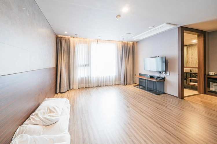 Hotel With Jeju