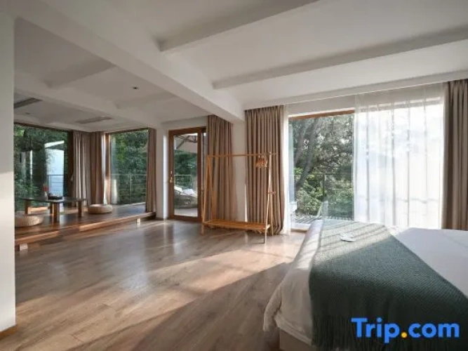 Deluxe Double Suite with sunset view