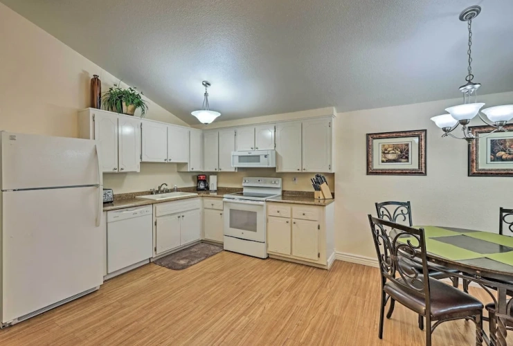2 Bedrooms Apartment