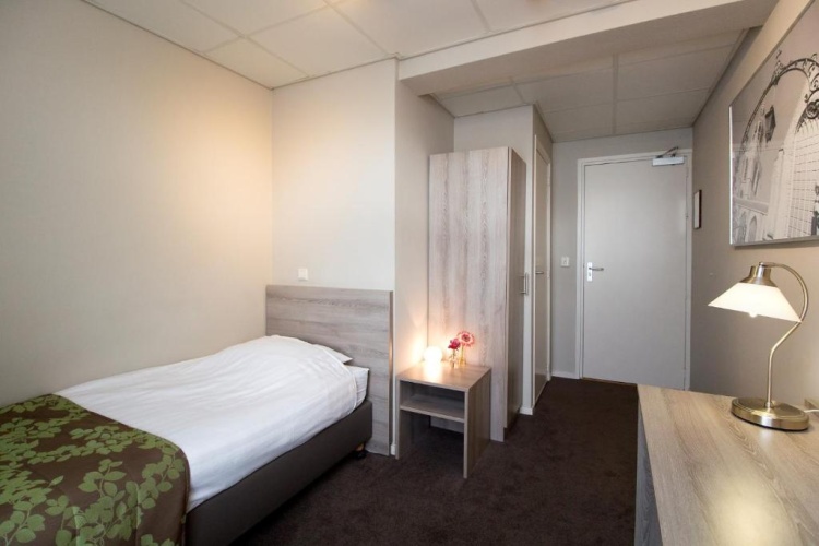 Standard Twin room with view