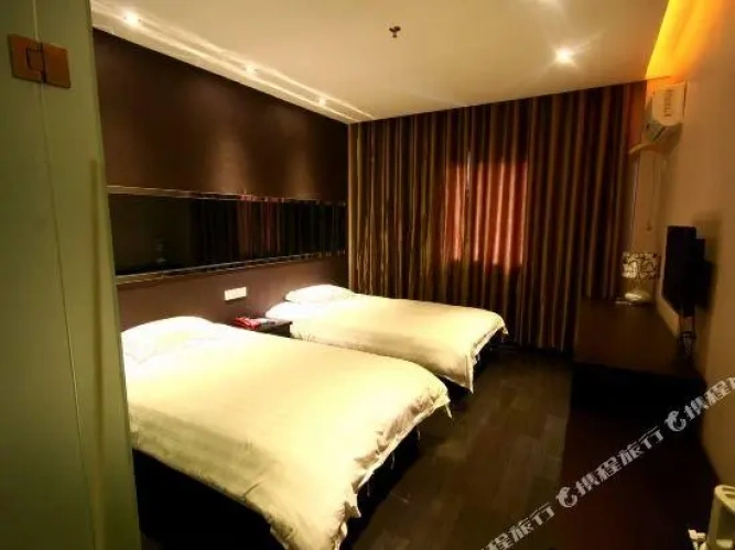 Standard Double room with city view