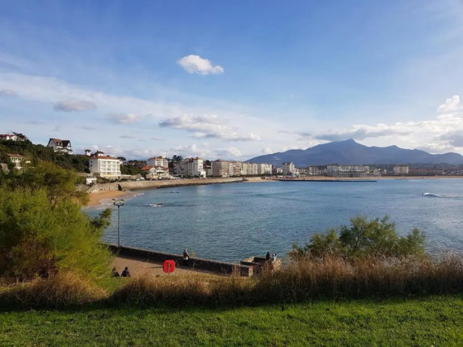 Bel appartement 3 ch. terrasse parking