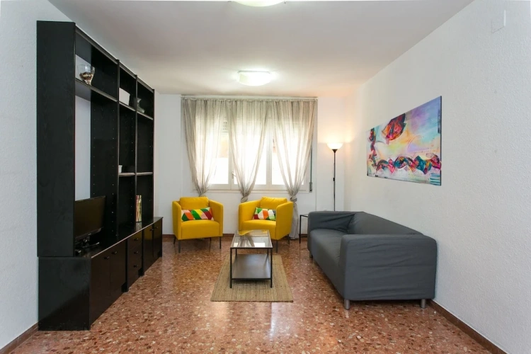 4 Bedrooms Apartment