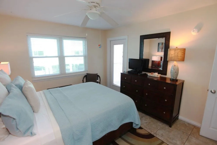 Harbor House B9