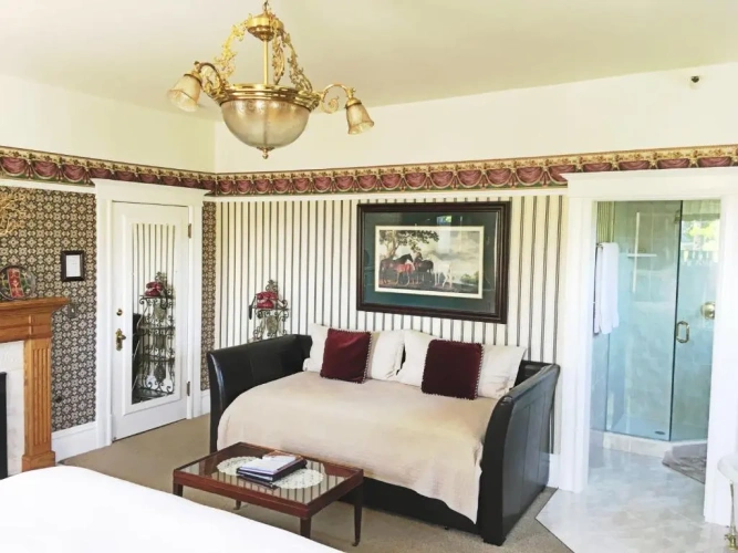 Deluxe Double Suite