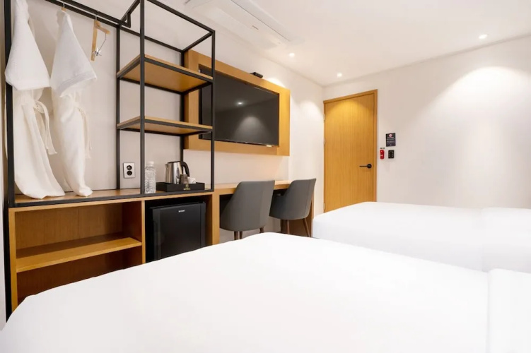 Daisy Hotel