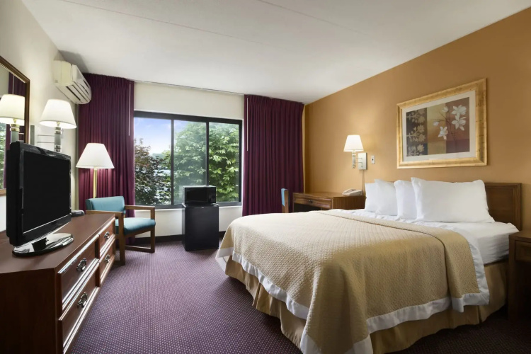 Ramada by Wyndham Pittsburgh/New Stanton