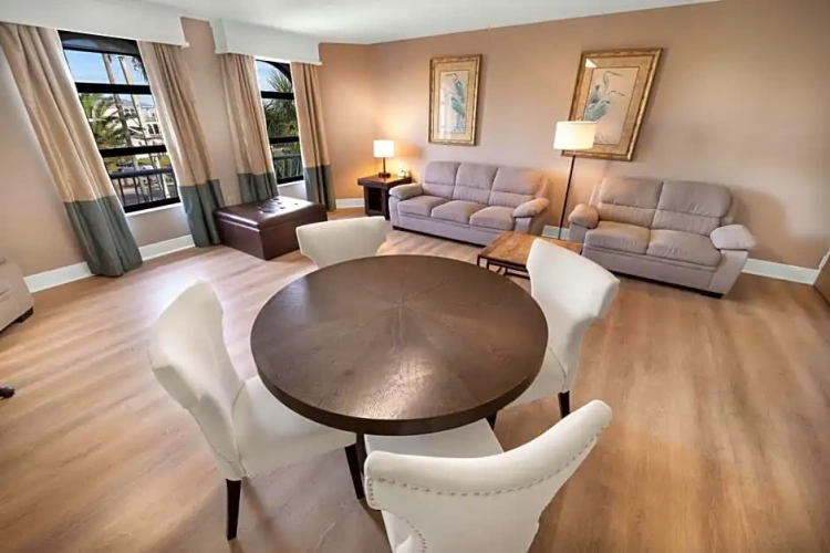 Sextuple Family Suite