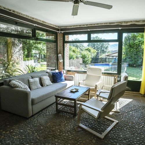 4 Bedrooms Family Cottage with garden view