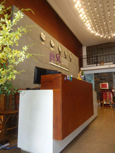 White Residence Hotel & Apartment