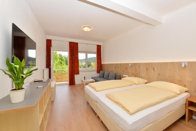 Standard Triple room with balcony