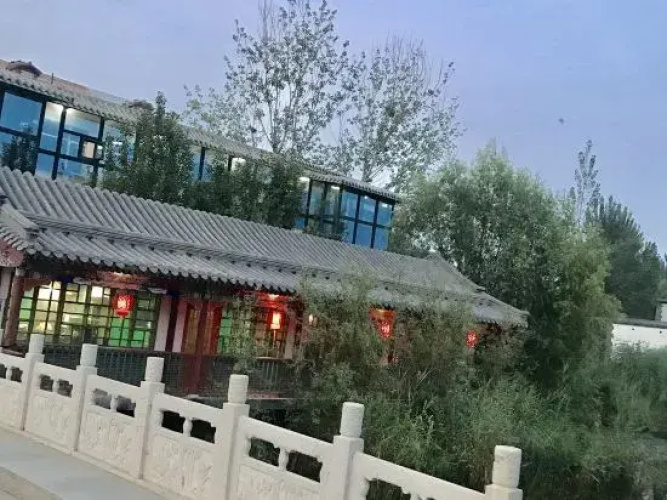 Baiyangdian Water Town Inn