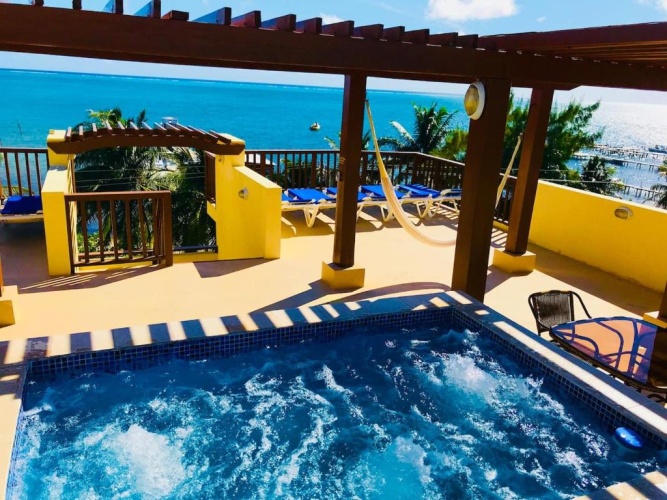2 Bedrooms Villa