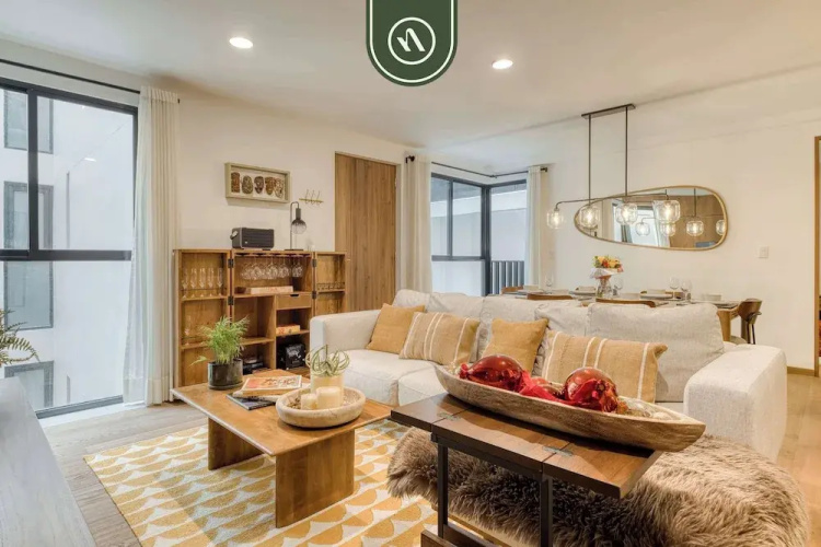 Luxury 2 BR Condo - Rooftop Pool With City View