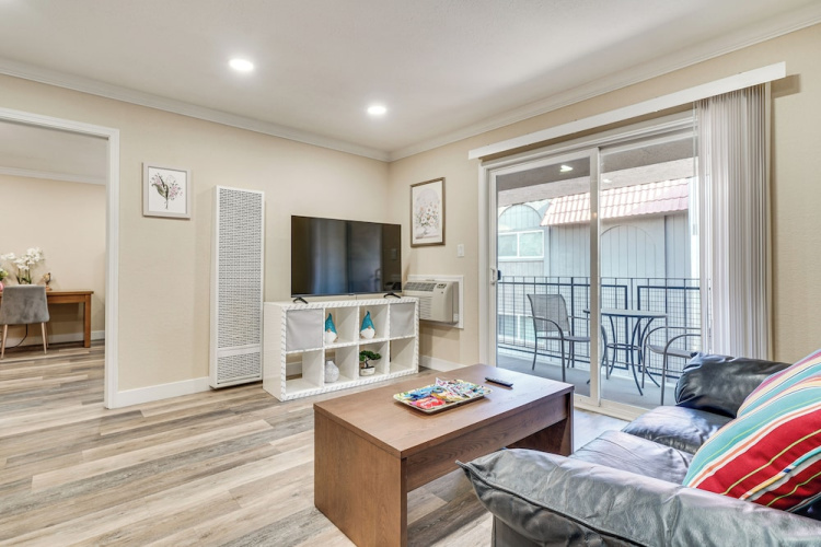 Shop, Hike & Sip Wine: Pleasanton Gem W/ Balcony! - Pleasanton, CA
