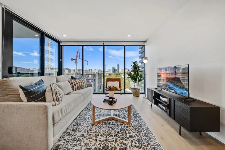 Chic 1-bed With Sophisticated Decor,