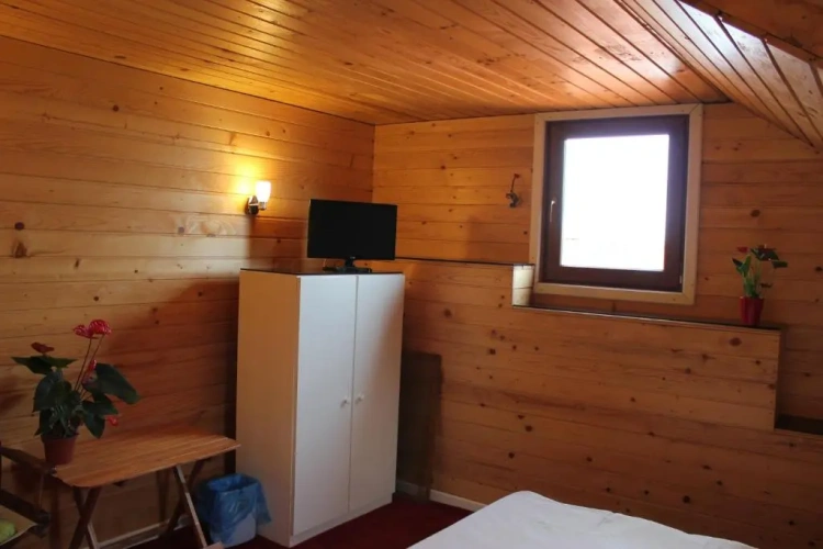 2 Bedrooms Attic Apartment
