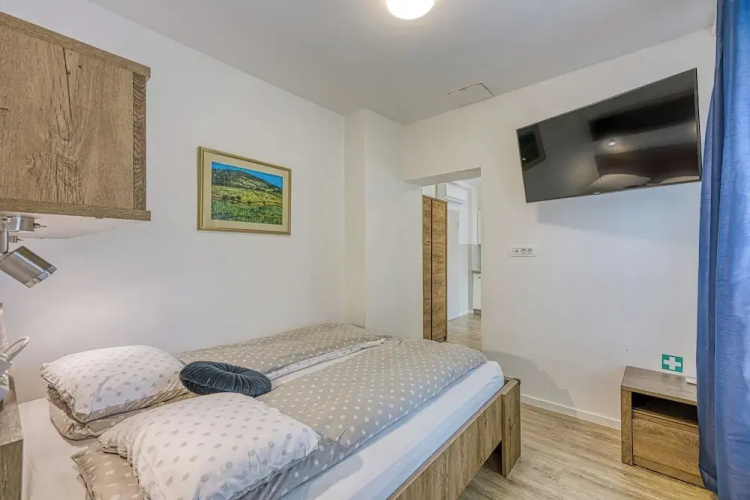 Jantar Apartments