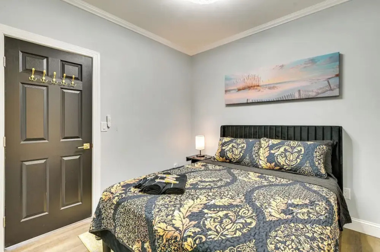 2 Mi to Downtown: Charming Apt in Schenectady!