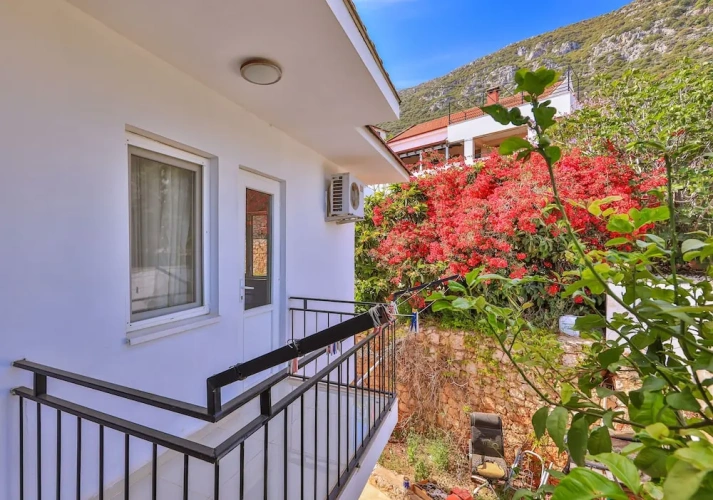 1 Bedroom Classic Apartment with balcony and with mountain view