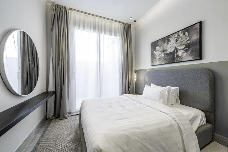 3 Bedrooms Apartment