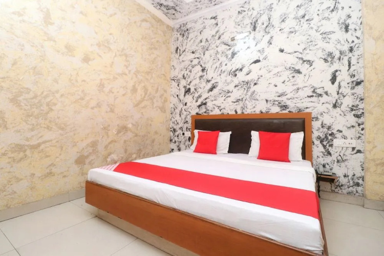 OYO 27012 Hotel Sk Residency