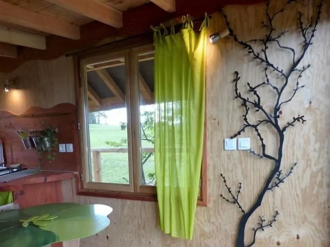Cottage with balcony and with mountain view