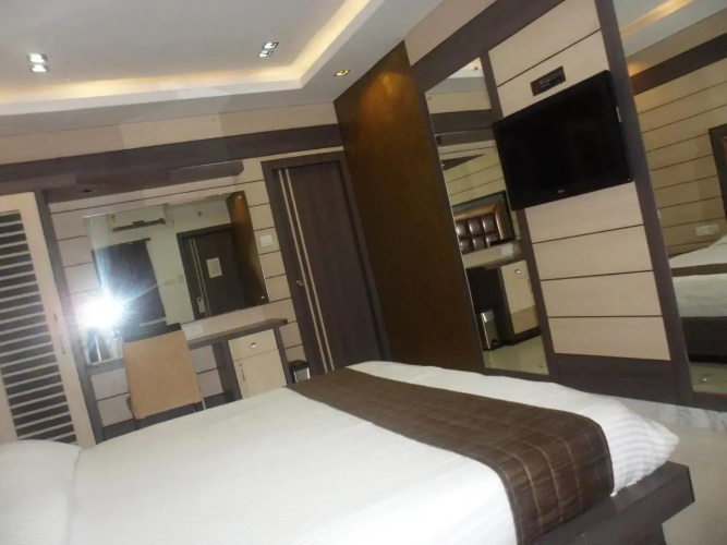 OYO Premium Merlin Homeland Mall