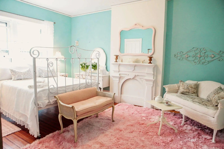 Vintage Chic Inn