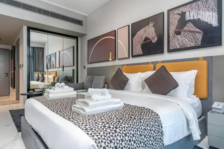 Luxurious Studio , 5 mins from BURJ KHALIFA with Canal view!!