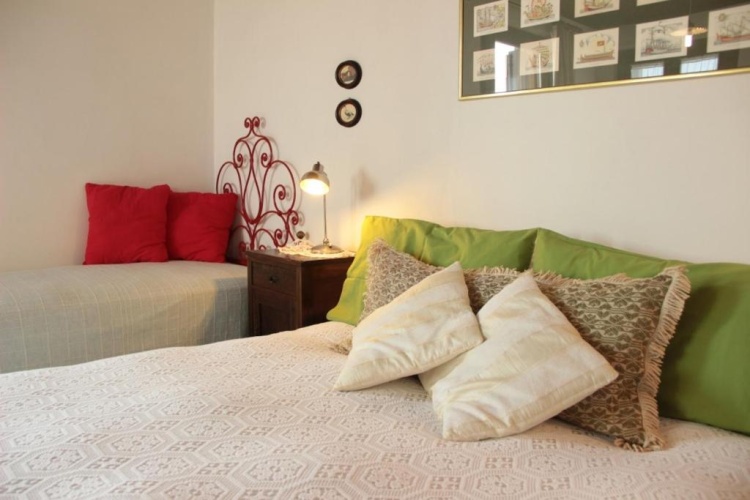 Standard Triple room with garden view