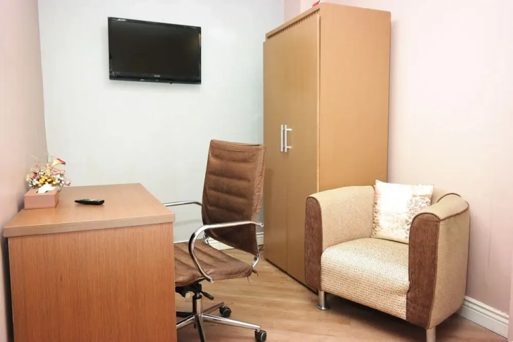 1 Bedroom Deluxe Basement room