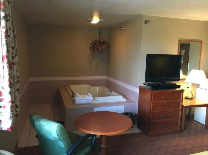 Super 8 By Wyndham Howe