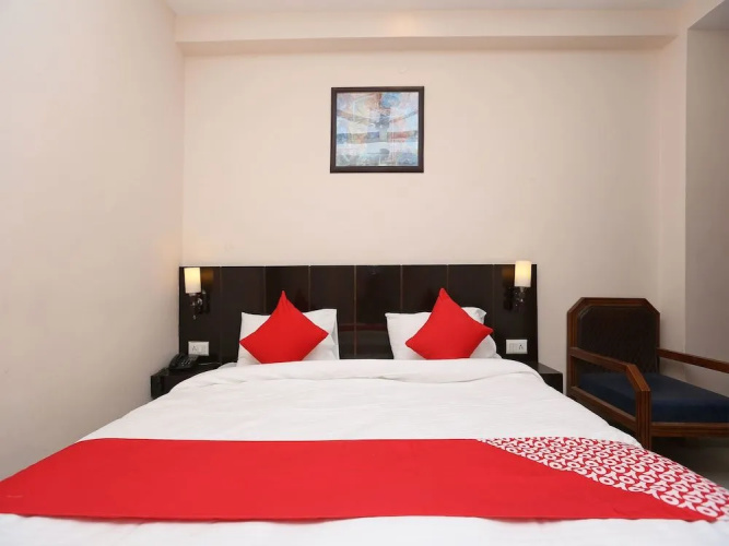 OYO 14390 Hotel Samrat
