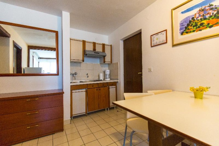 1 Bedroom Quadruple Apartment with balcony