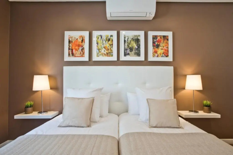 Central Apartment 127 by Saboia Collection